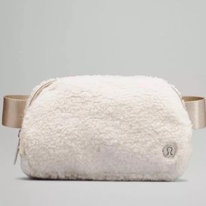 NWT Lululemon Everywhere Belt Bag Crossbody 1L Fleece Sherpa Ivory/Trench Beige